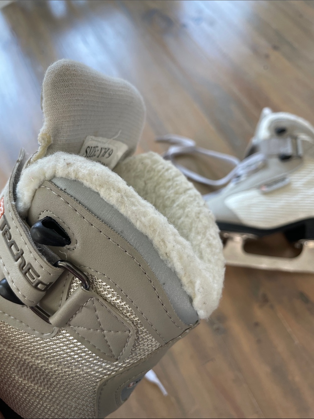 TechEdge Figure Skates 9 - Picture 6 of 13
